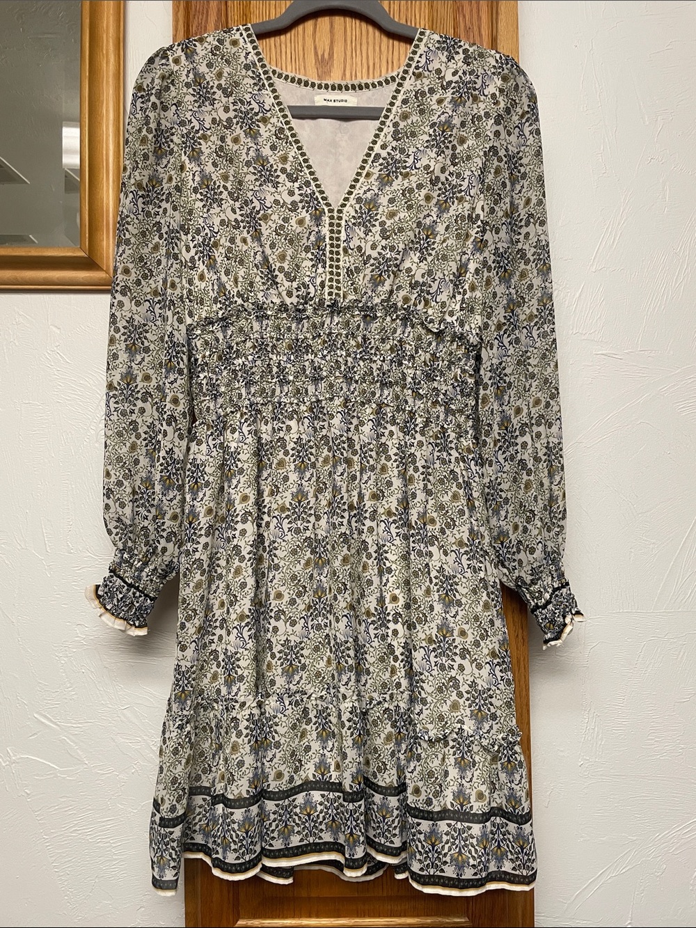 Max Studio Olive and Navy Floral Smocked V-Neck Long Sleeve Dress L30